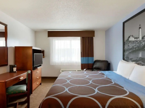 Super 8 Portland/Westbrook Area
