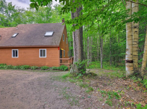 Cozy New Hampshire Retreat Near Attitash Mountain!