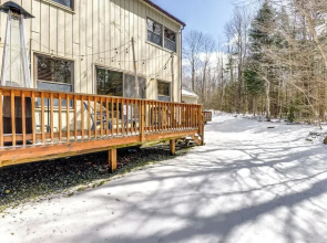 West Dover Townhome Near Mount Snow Shuttle Stop!