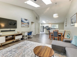Resort Condo ~ 2 Mi to Sunset Beach Seashore!