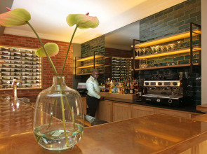 Hollow on the Square City Hotel