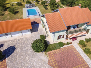 Amazing Home in Lisicic With 4 Bedrooms, Wifi and Outdoor Swimming Pool