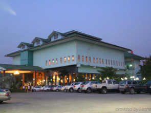 13 Coins Airport Grand Resort