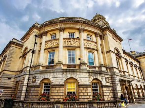 Bright 1 Bedroom Apartment With Views in Bath