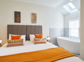 Host & Stay | Lemonade Arch