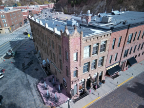 Historic Iron Horse Inn