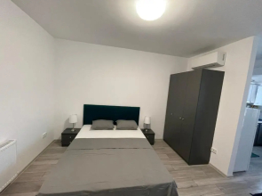 Lazar Towers Studios & Apartments near Palas