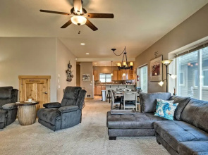 Gold Beach Townhome With Ocean Views & Sunroom!