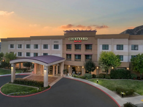 Courtyard by Marriott Santa Clarita Valencia