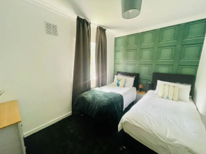 Elmbank Avenue House