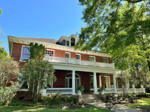 Huffman Manor Inn