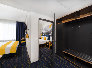 D8 Hotel