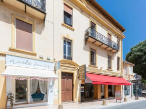 Large spacious 2 BDR apt heart of Antibes 300 meters from beach