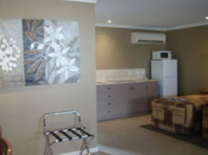 Cosmos Country motor inn