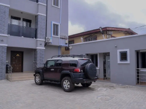 Bamgbose Apartments - Sleeps 2 - Parking - Wifi