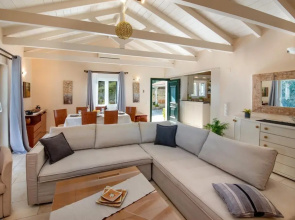 Maritina Villa - 2 BR House Surrounded by Olive Groves