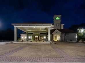 La Quinta Inn & Suites by Wyndham Raleigh Cary