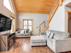 Boat Dock & Furnished Deck: Northwoods Lake House