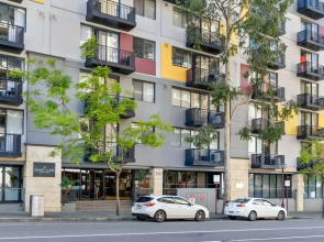 Modern 2BR Pool Gym Parking