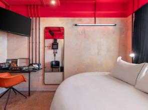 Dave Red Athens Hotel