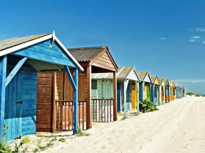 Newly Refurbished Seaside Escape - 5 Mins to Beach