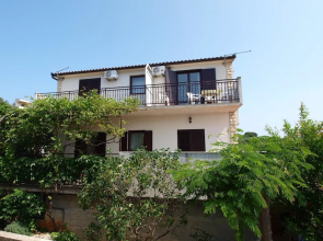 Apartments Pleadin / New Renovated one Bedroom A2