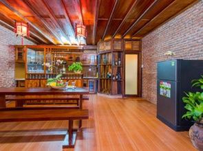 Wooden Lodge Homestay