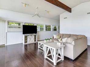 Launch & Dock: Lake Norman Retreat w/ Scenic Deck