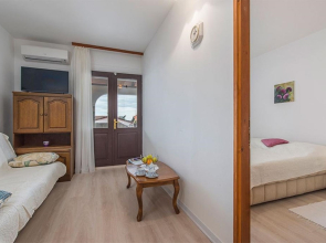 Apartment Neva - great location: A3 prvi kat do ulice  Novigrad, Istria