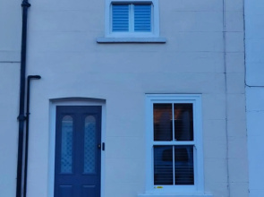 Town Centre House with free parking