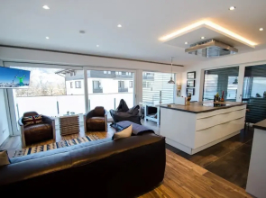 Superb Alpine Lodges Zell am See 6-8pax