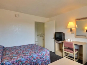 Motel 6 Indianapolis East