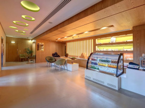 Al Khoory Atrium Hotel