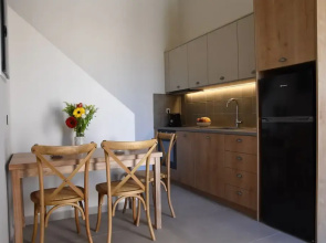 Santorini - Villa - Sleeps 4 - Pool - Parking