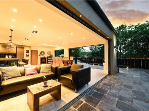 Designer Villa With spa and Magical Views, 5 bdr