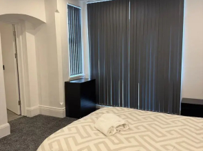 1 Bed Flat - Sleeps 2 - Parking - Wifi