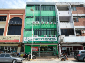 OYO 1031 Aj Suite Hotel