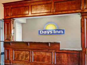 Days Inn & Suites by Wyndham Houston North/Spring
