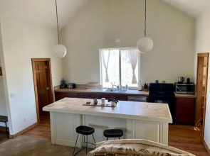 Pet Friendly Downtown Green Cabin Haven
