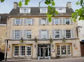 Crown & Cushion Hotel