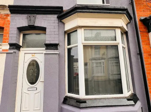3 Bed Home Free Wifi & Netflix Central Location