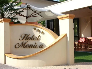 Hotel Monica
