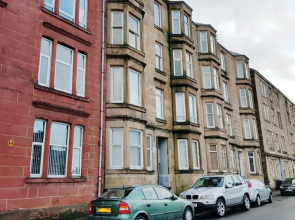 2 Bed Flat - Sleeps 4 - Parking - Wifi