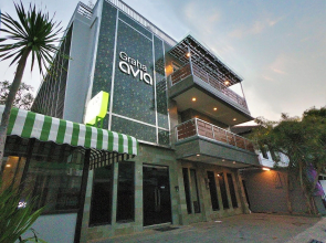 RedDoorz Plus near Mall Taman Anggrek 2