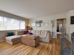 Walk to Downtown: Eclectic Murphys Home w/ Decks!