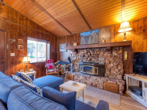 The Little Cabin That Could - Get Cozy In Big Bear 2 Bedroom Home by Redawning