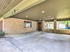 Mid-century Dream Home < Half-mile to Beach!