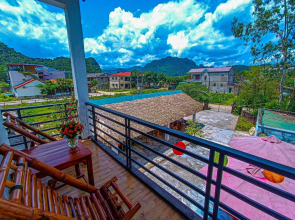 YoLo Pool Bar Villas