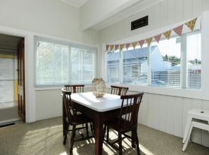 Puriri Downtown Villa - Napier Holiday Home