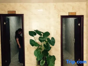 Xinyang Blue Moon Hotel